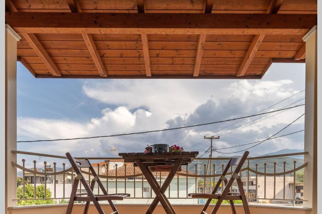 Eagle'S Nest City Apartments Aigio Esterno foto