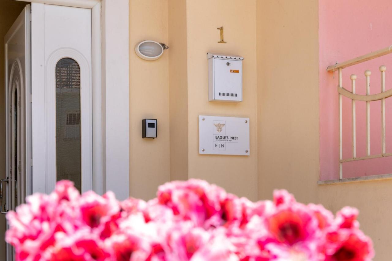 Eagle'S Nest City Apartments Aigio Esterno foto