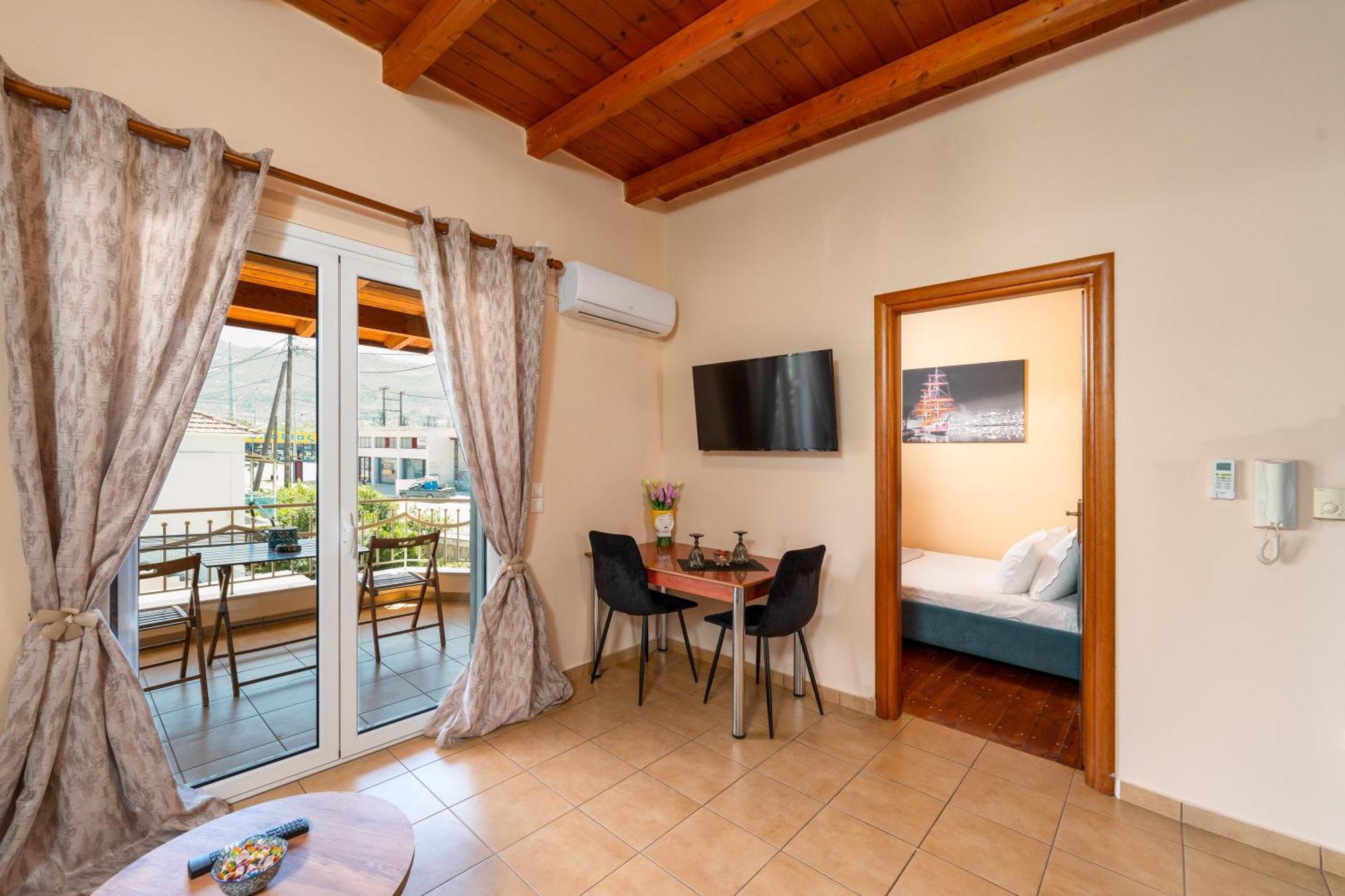 Eagle'S Nest City Apartments Aigio Esterno foto