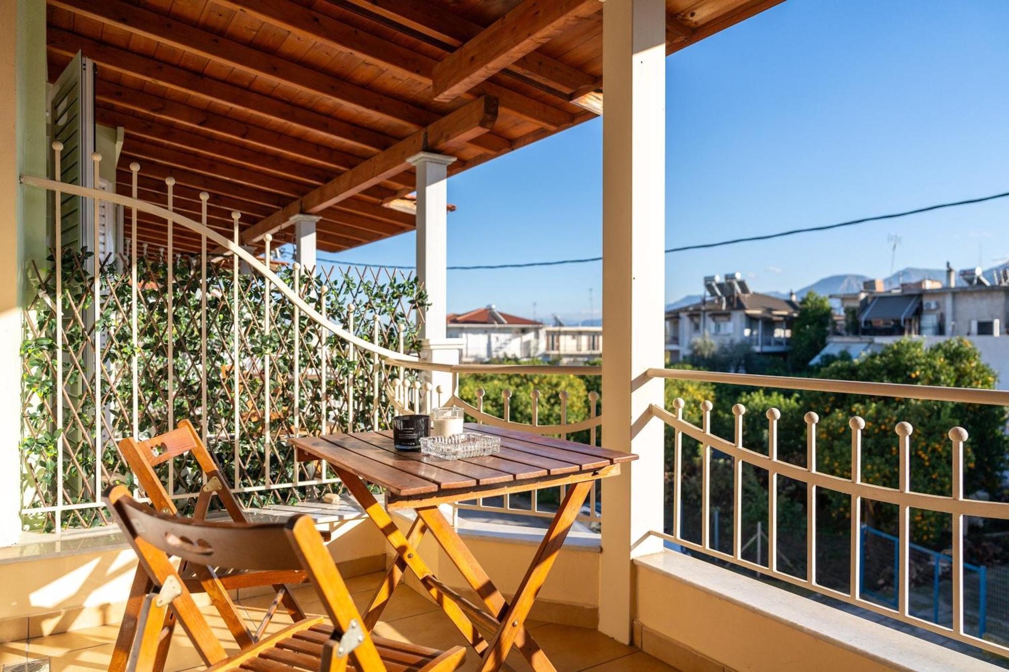 Eagle'S Nest City Apartments Aigio Esterno foto