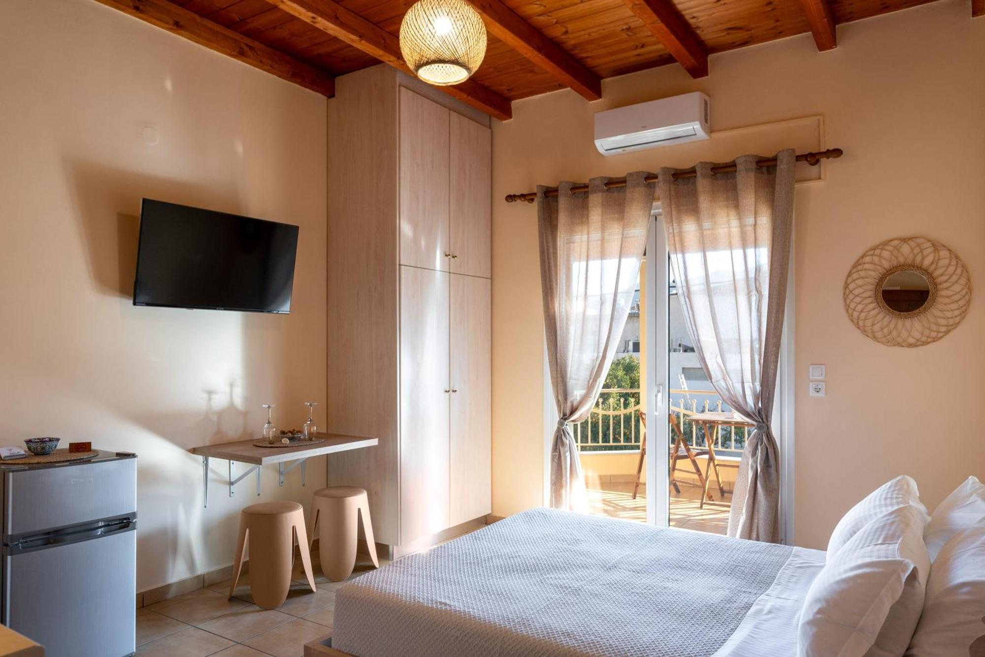 Eagle'S Nest City Apartments Aigio Esterno foto